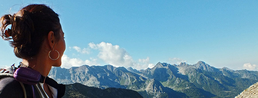 ...là in fondo il Pizzo del Becco da poco salito.