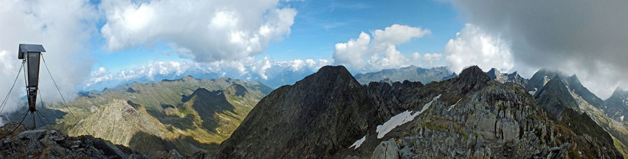 Panoramica in vetta al Monte Aga (2720 m.) 