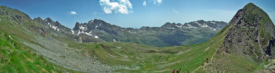 Panoramica scendendo dall'Aga al Passo della selletta sulla conca del Calvi e i suoi monti
