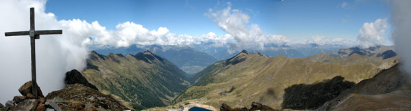 Da cima Masoni il lago di Publino e  la valle del Livrio - foto Piero Gritti 31 ag 07