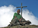 Alla piccola croce di cima Masoni...autoscatto - foto Piero Gritti 31 ag 07