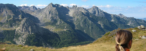 Vista verso la Val dei Frati, il Pizzo Torretta e del Becco