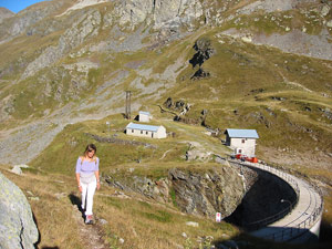 Dalla diga del Lago del Diavolo si sale verso il Passo della Selletta