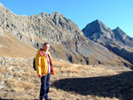 Sul sentiero Passo della Selletta > Passo Valsecca con il Pizzo del Diavolo sullo sfondo