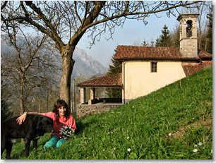 Il Santuario è attorniato da prati e boschi