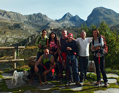 Dal MONTE MADONNINO (2502 m.), salito dalla ripida cresta nord e sceso dal pietroso canalone ovest,ai LAGHI DEI CURIOSI, CABIANCA e ZELTO, il 22 settembre 2013 - FOTOGALLERY