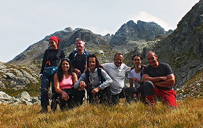Dal MONTE MADONNINO (2502 m.), salito dalla ripida cresta nord e sceso dal pietroso canalone ovest,ai LAGHI DEI CURIOSI, CABIANCA e ZELTO, il 22 settembre 2013 - FOTOGALLERY