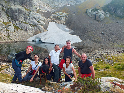 Dal MONTE MADONNINO (2502 m.), salito dalla ripida cresta nord e sceso dal pietroso canalone ovest,ai LAGHI DEI CURIOSI, CABIANCA e ZELTO, il 22 settembre 2013 - FOTOGALLERY