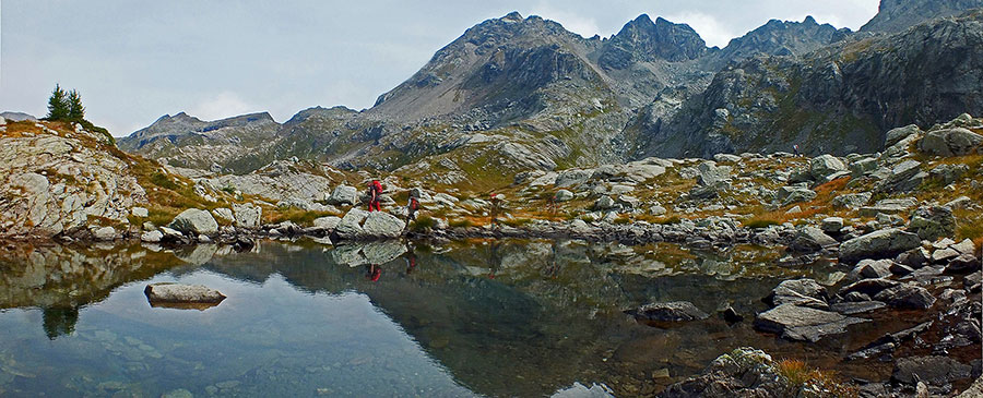 Il Madonnino visto da un lago satellite del Lago dei Curiosi 