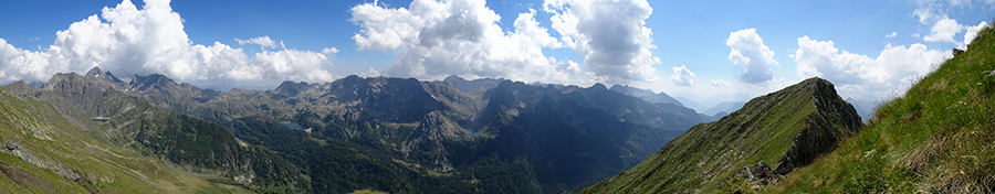 Dalla selletta tra Masoni e Pes Gerna panorama sulla vallta del Calvi