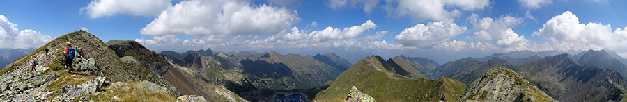 Dall'anticima est del Venina vista in Cima Venina, Masoni, Valli del Livrio e Venina e verso le Alpi Retiche