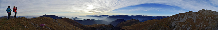 Dalla cima del Chgnol d'Arale (2068 m) ampio panorama