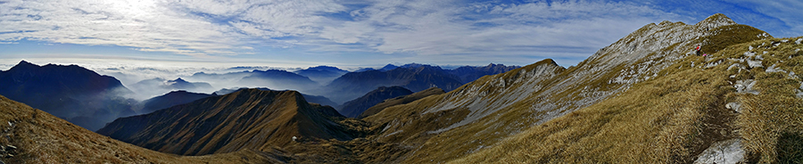 Salendo dal Bivacco Palazzi MAGA in Cima Menna panorama a sud-ovest