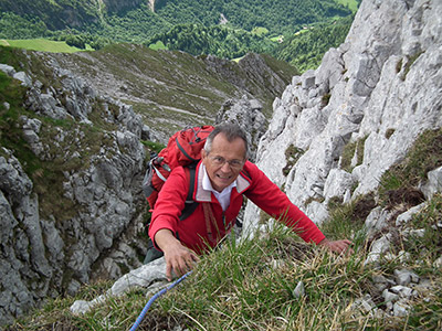 Cavalcata in cresta integrale del MONTE MENNA (1300 m.) con giro ad anello da Pian Bracca (Zorzone di Oltre il Colle) il 13 giugno 2012  - FOTOGALLERY