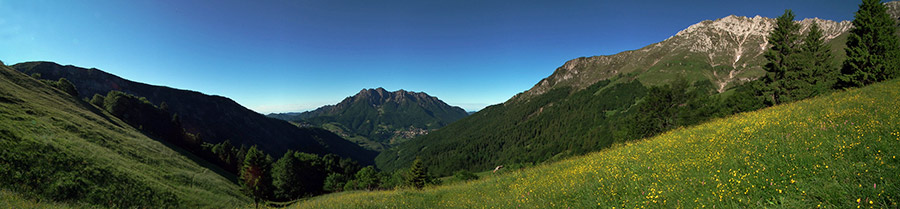 Panoramica in Menna ed Alben salendo in Val Vedra verso la Baita Zuccone