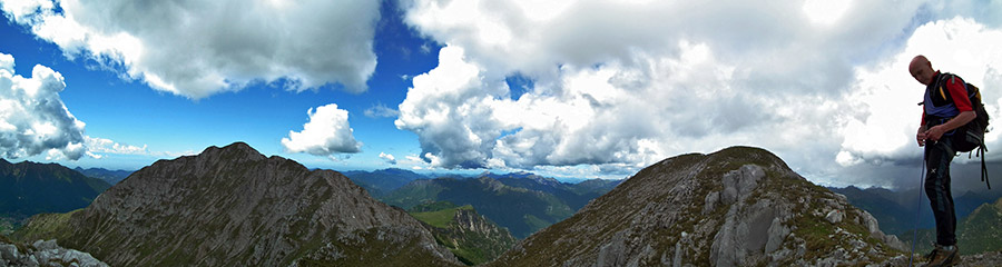 Cavalcata in cresta integrale del MONTE MENNA (1300 m.) il 13 giugno 2012