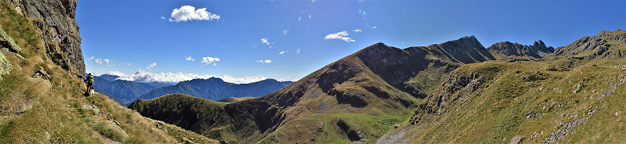 Scendendo (o salendo alla) dalla Baita Foppa (1989 m) al Collino (1862 m) passando dalik sentiero in alta Val Serrada