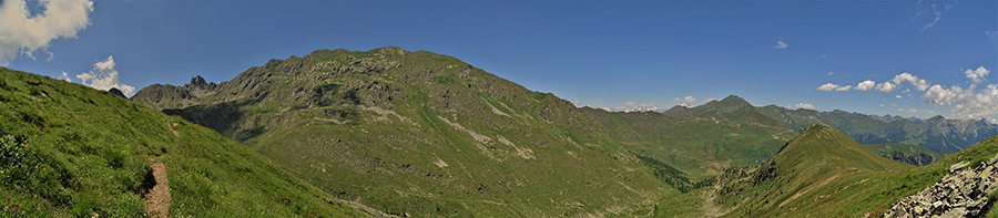 La lunga Valle di Ponteranica che scndiamo per rientrare al punto di partenza