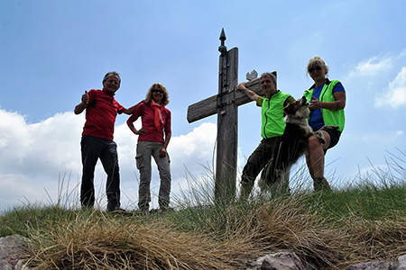 Monte Mincucco (cima 2001 m – croce 1832 m) ad anello dai Piani dell’Avaro il 27 maggio 2017 - FOTOGALLERY
