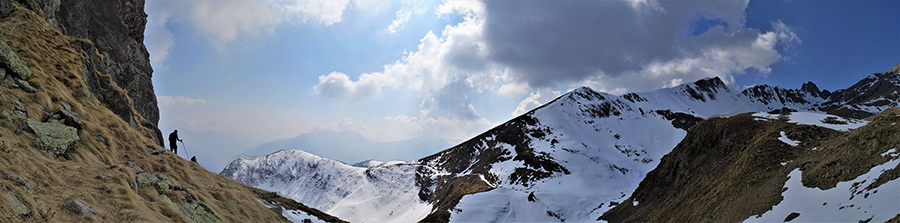 In discesa dalla Baita Foppa Alta al Collino passando dalla Val Serrada