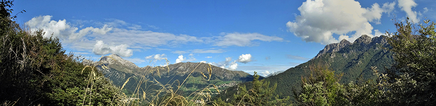 Salendo da Valpiana al Monte Castello vista in Arera, Grem e Alben
