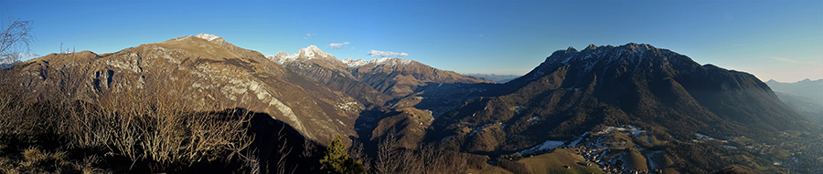 Dalla croce del Monte Castello (1425 m) vista su da dx Menna, Arera, Grem, Alben