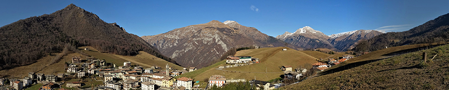 Dal roccolo di Valpiana vista sul paesello, frazione di Serina, e verso le cime della conca di Oltre il Colle