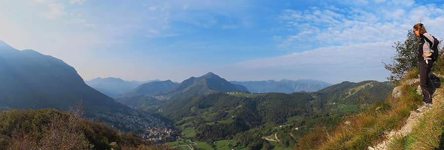 Dalla croce del Monte Castello bella vista sulla Val Serina, il Monte Gioco ed oltre