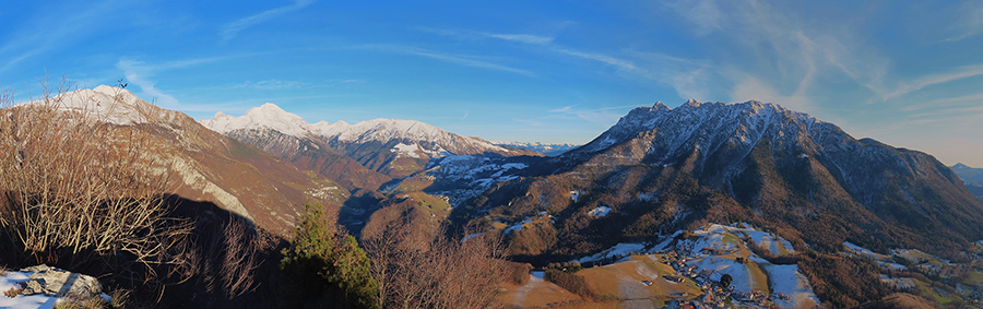 Dalla croce del Monte Castello bella vista sulle cime e la conca di Oltre il Colle