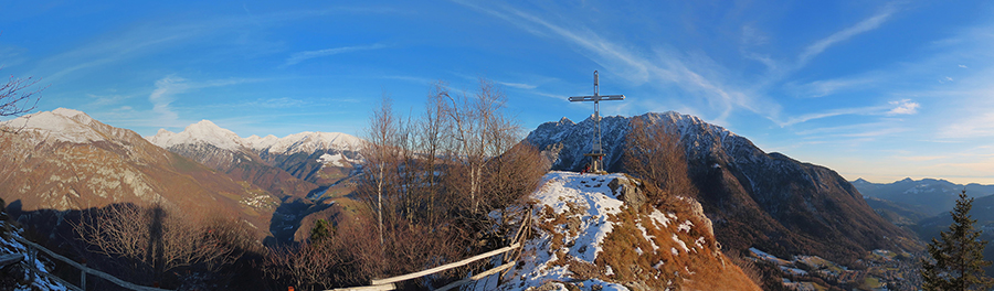 Dalla croce del Monte Castello bella vista sulle cime e la conca di Oltre il Colle