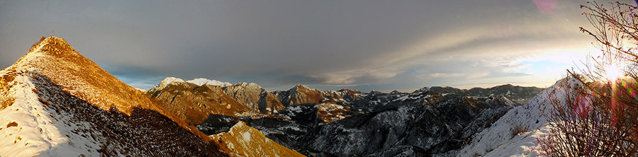 Verso la cima del Monte Gioco con vista in Val Serina