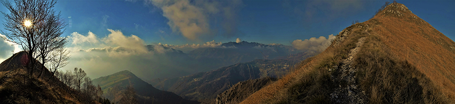 Cima Monte Gioco (1366 m) con vista sulla Val Brembana dal versante ovest