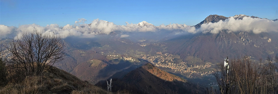 Dal Monte Gioco (1366 m) vista su Serina e le belle cime della conca di Oltre il Colle