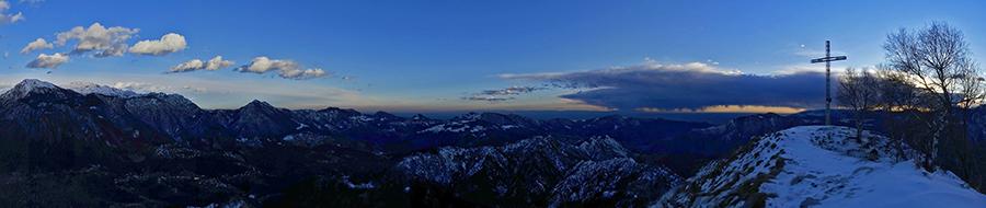 Dalla vetta del MOnte Gioco (1366 m) panorama sulla Val Serina