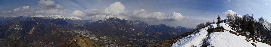 In cresta di vetta del Monte Gioco (1366 m)