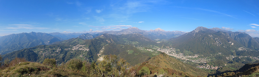 Dalla cima del Monte Gioco vista verso Val Brembana a sx e Valle Serina a dx