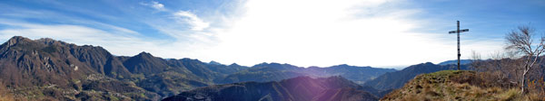 Vista verso la Val Serina: dall'Alben al Monte Zucco...alla croce del Monte Gioco - foto Piero Gritti 11 nov.07