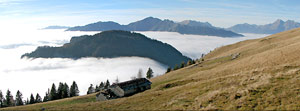 Dagli alti pascoli d'Ortighera:  la nebbia copre la Valle Brembana fino a 1500 mt circa il 2 dicembre 2006