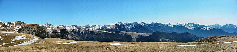 Sui Piani dell'Avaro si scioglie la neve...arriva la primavera!