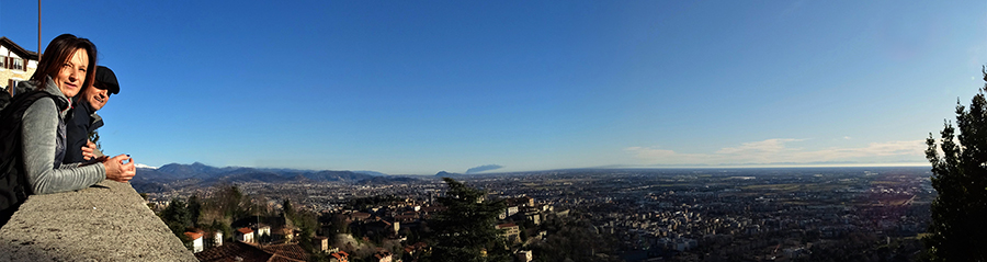 Da San Vigilio, panorama su Città Alta, Bassa e verso la pianura