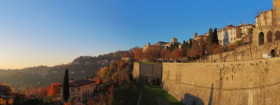 Le Mura Venete e il Viale delle mura baciati dal sole verso il tramonto