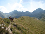 Al Passo di Tartano (mt. 2108) con vista verso il Valegino ed il Cadelle - foto Piero Gritti  28 luglio 07