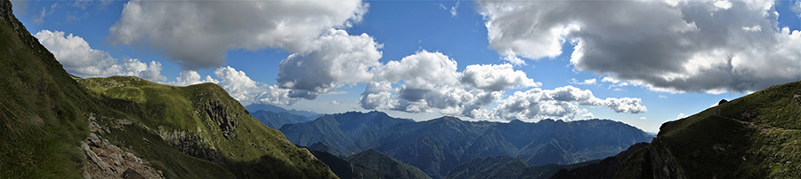 Sul sent. 101 dal Passo di Salmurano al colletto del Monte Avaro