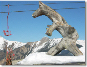 Originale orso in legno acanto al Rifugio Torcole 2000