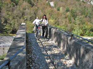 Passaggio sull'antico Ponte delle Capre  - foto Piero Gritti 15 ott 07