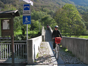 Passaggio sull'antico Ponte delle Capre  - foto Piero Gritti 15 ott 07