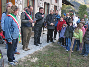 Alla ex.stazione ferroviaria di Lenna - foto Piero Gritti 20 ottobre 07