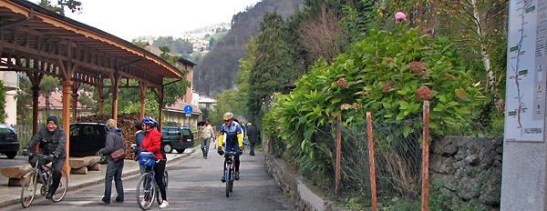 Arrivo a S. Pellegrino Terme con Valerio Bettoni in testa... - foto Piero Gritti 20 ottobre 07