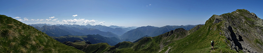 Splendida vista sulla Val Brembana e le sue montagne