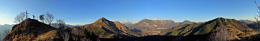 Panoramica ad ampio raggio dal Monte Corno - Crus di Coregn (1151 m) 